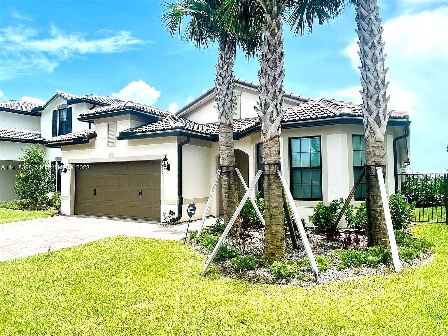 Gorgeous lakefront house built in 2022 4 bedrooms, 2 bathrooms, large living room and dining area.