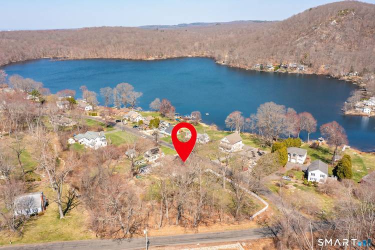 A Tranquil New England Retreat w Panoramic Lake Mountain Views.