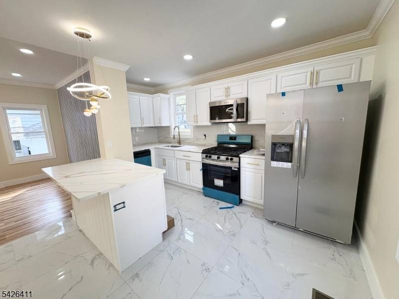 Come see this newly renovated colonial 5 bedrooms, 4 baths, on a quiet one way street in a lively neighborhood.