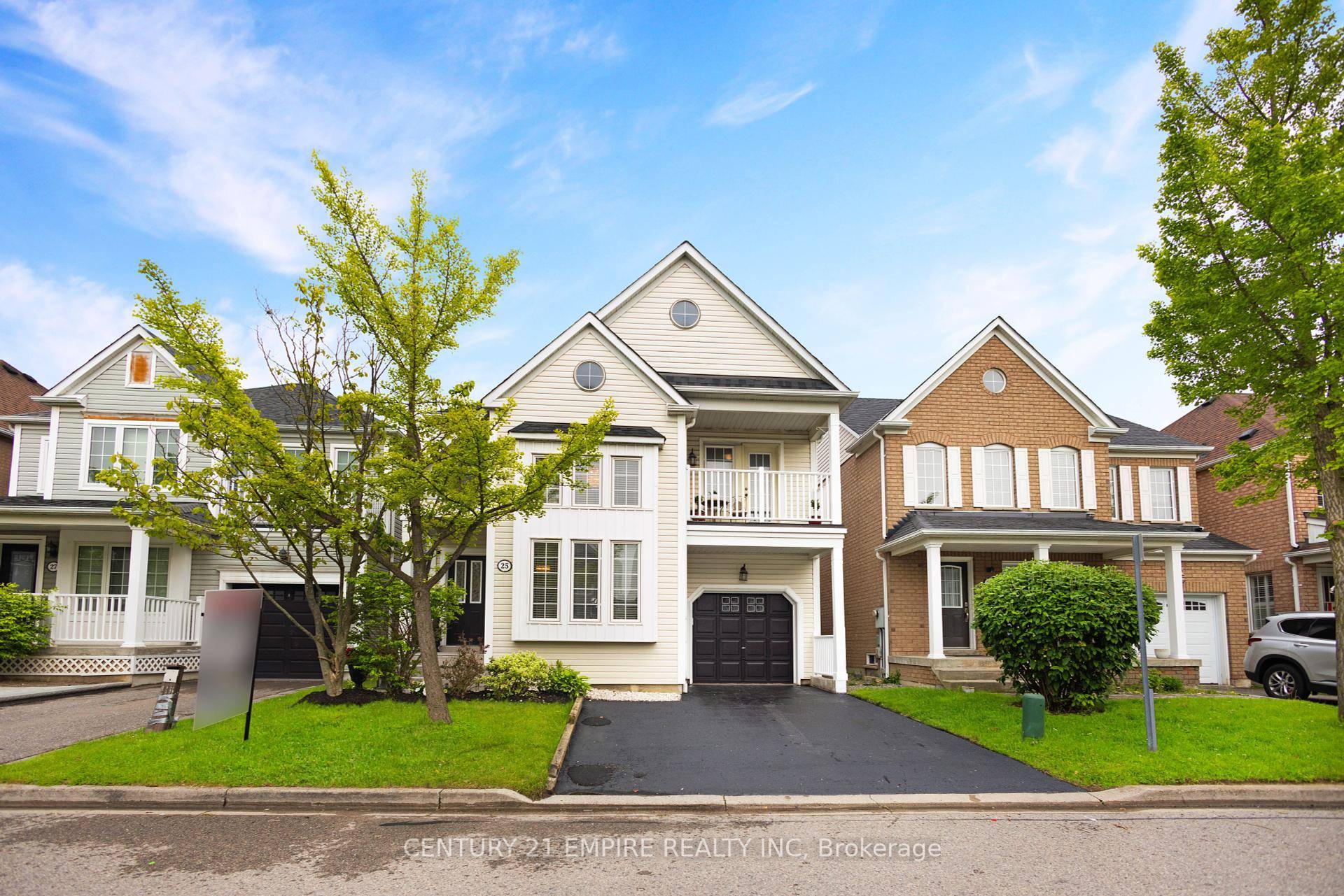Welcome to 25 Warwick Avenue a beautifully upgraded 3 2 bedroom, 4 bathroom detached home located in Ajaxs highly desirable Lakeside community.
