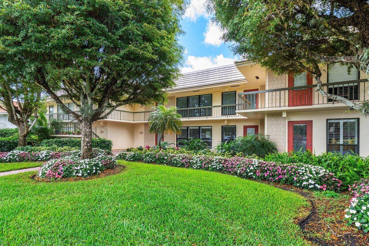 This beautifully renovated 2 bedroom, 2 bath residence In the Kingfisher area of Quail Ridge offers a modern and stylish living space.