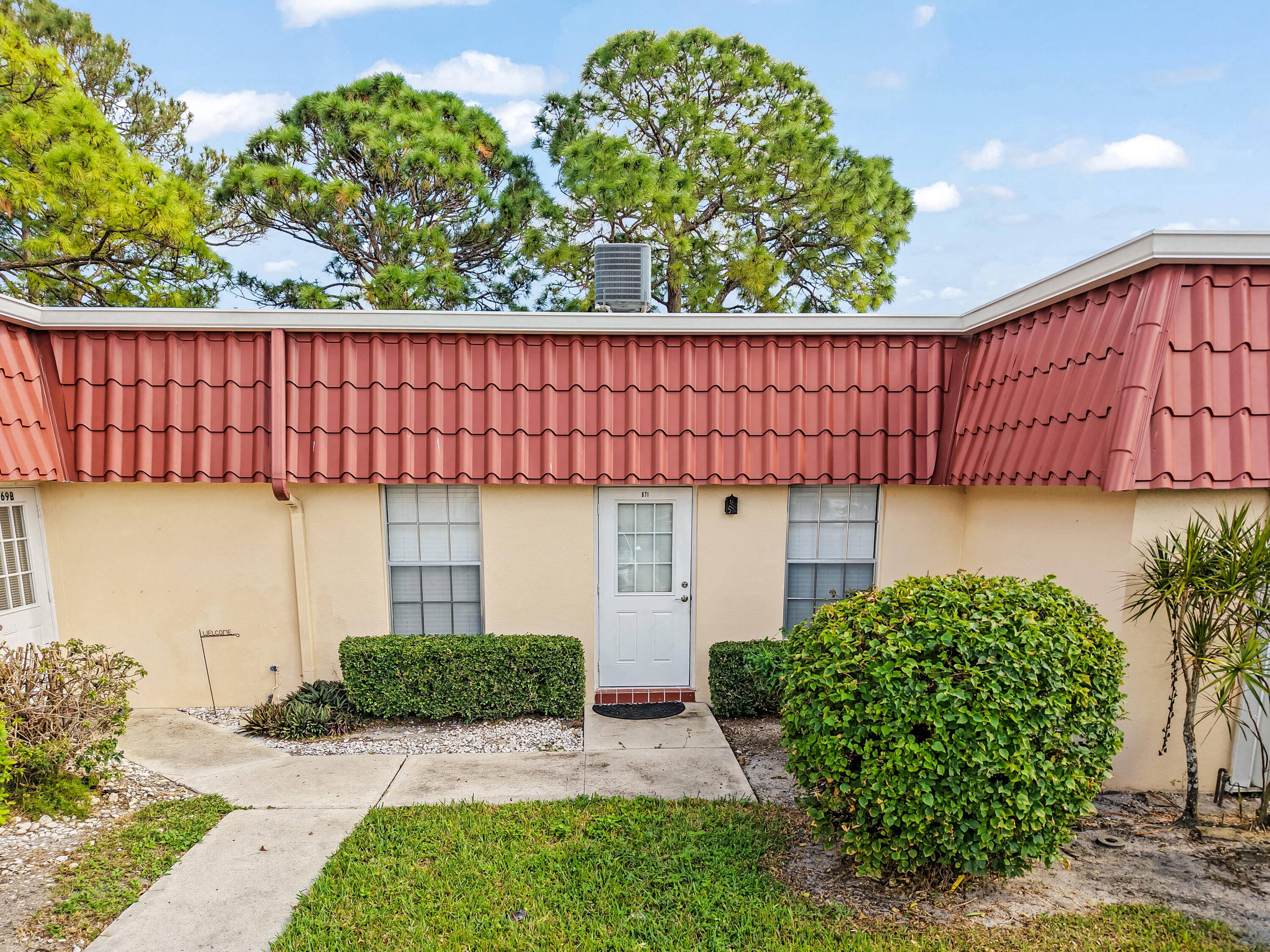 This fully remodeled villa presents a stunning kitchen and bathroom featuring premium wood cabinets, granite countertops, and upgraded white appliances.