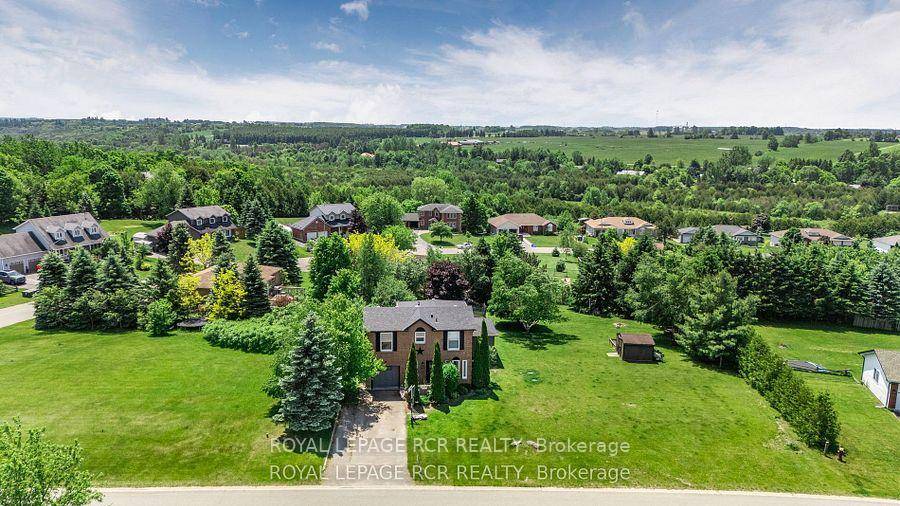 Nestled in the vibrant community of Amaranth, within the charming hamlet of Waldemar !