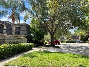 Fully furnished SEASONAL LEASE BEAUTIFUL 3 bedroom 2 1 2 bath townhome located in PGA National.