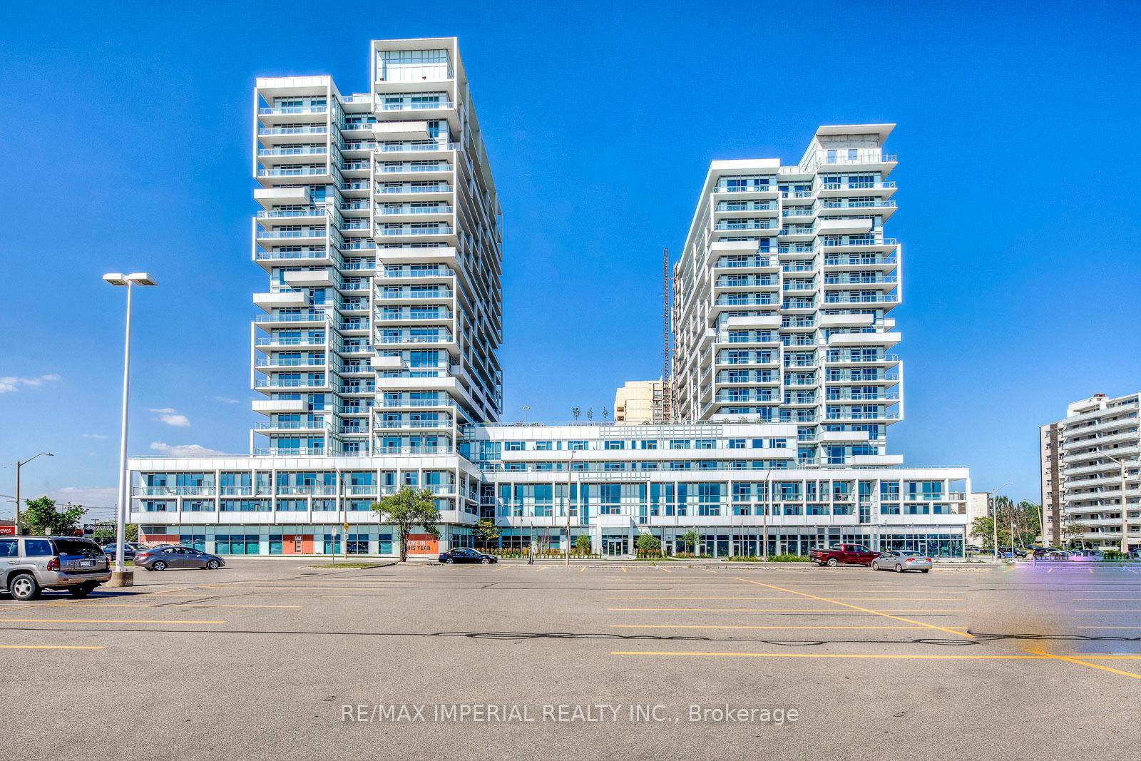 CAN BE FURNISHED OR UNFURNISHED Designed 2 1, 2 Baths Corner Unit.