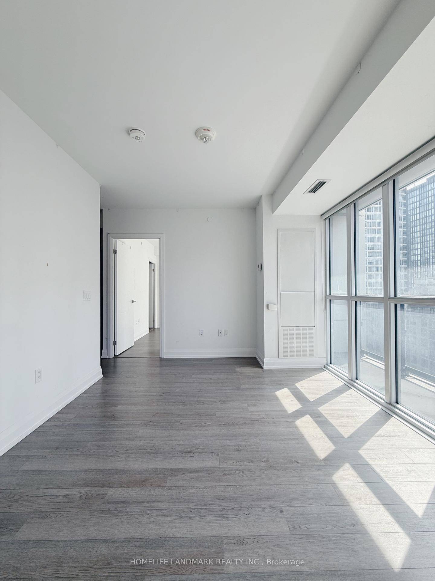 2 Bedroom 2 Bath Unit In The Heart Of Downtown Toronto With Bright West Views.