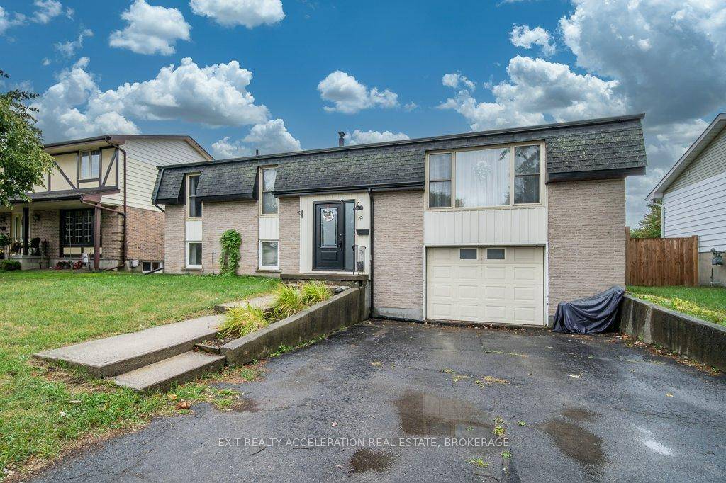 Welcome to this charming bungalow located on a quiet street in Amherstview, where comfort and relaxation meet in every detail.