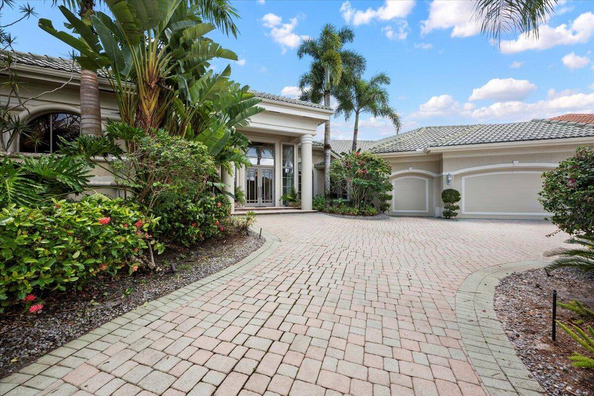 Beautiful one owner estate on the cul de sac over 60 feet of waterfront views.