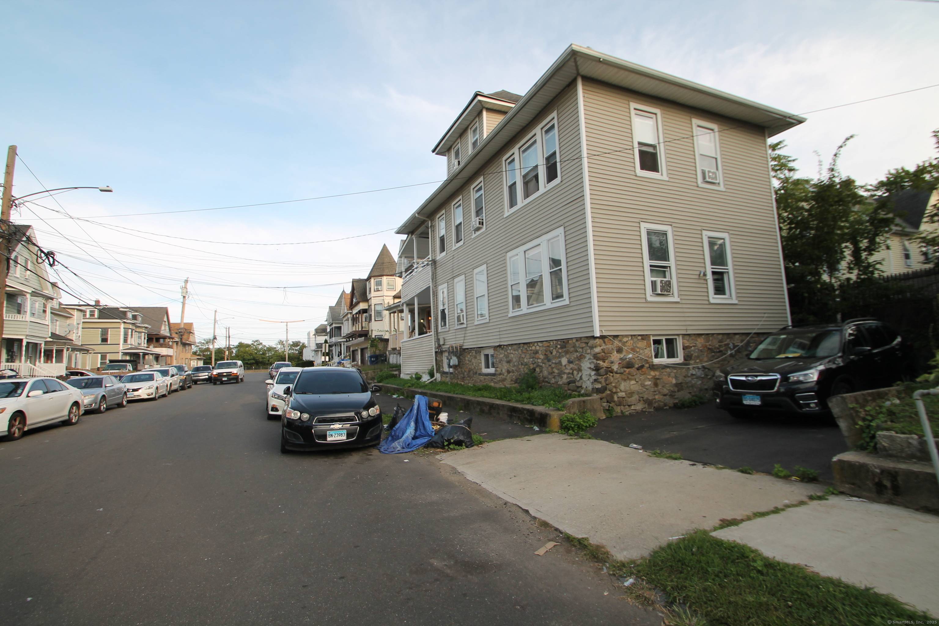 2 Family home renovated in 2022 with both units being vacated prior to closing so the owner can paint and repair.