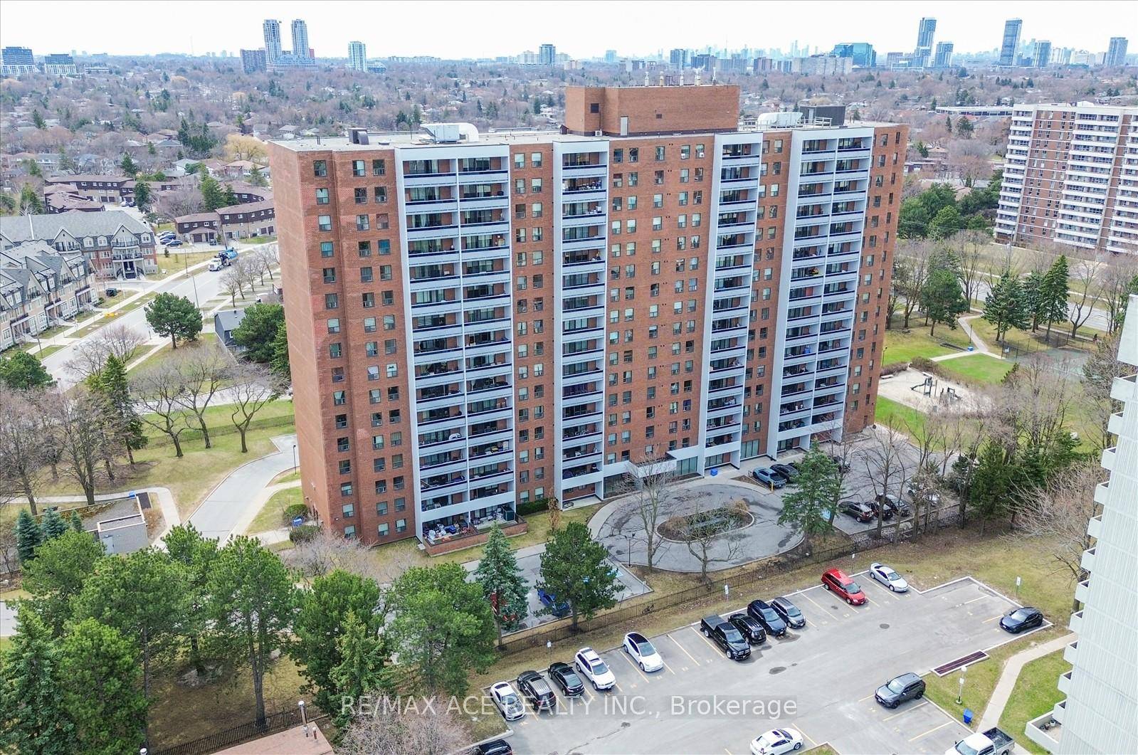 A Spacious, 3 Bedroom Condo At Prime Location.
