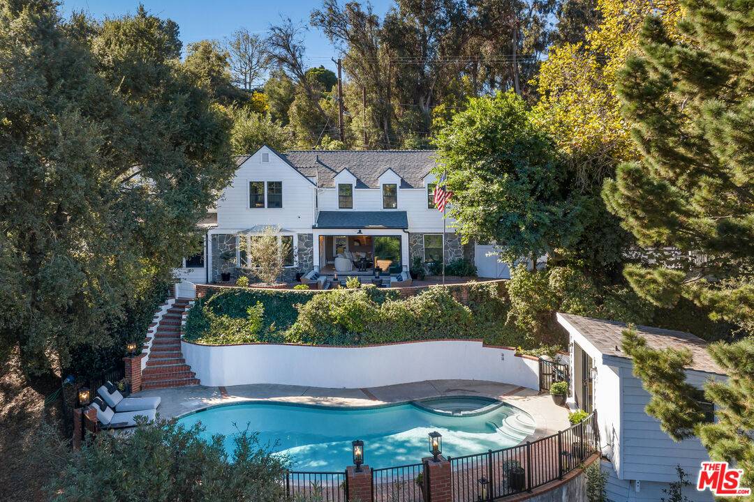 3100   Coldwater Canyon Ave 5.0 Beverly Hills Post Office | B.H.P.O. LA