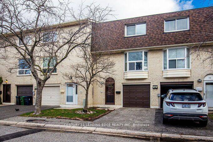 3 Bed, 2 Bath Starway Townhome in High Demand Henry Farm Neighbourhood.