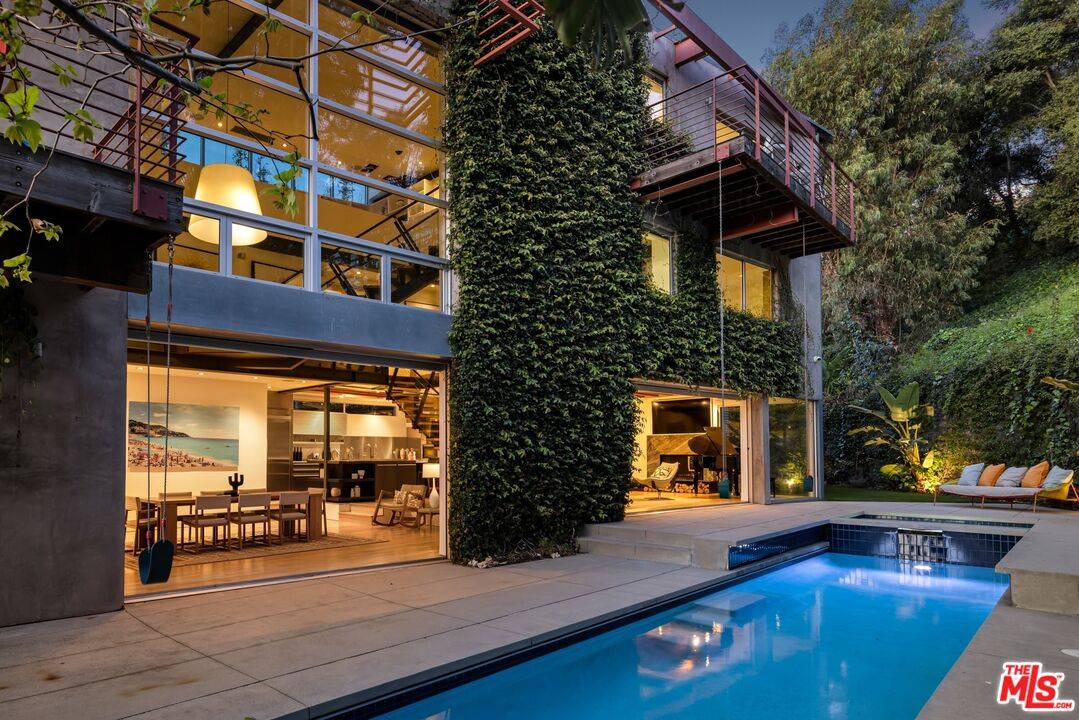 562   Stassi Ln 4BR Santa Monica La