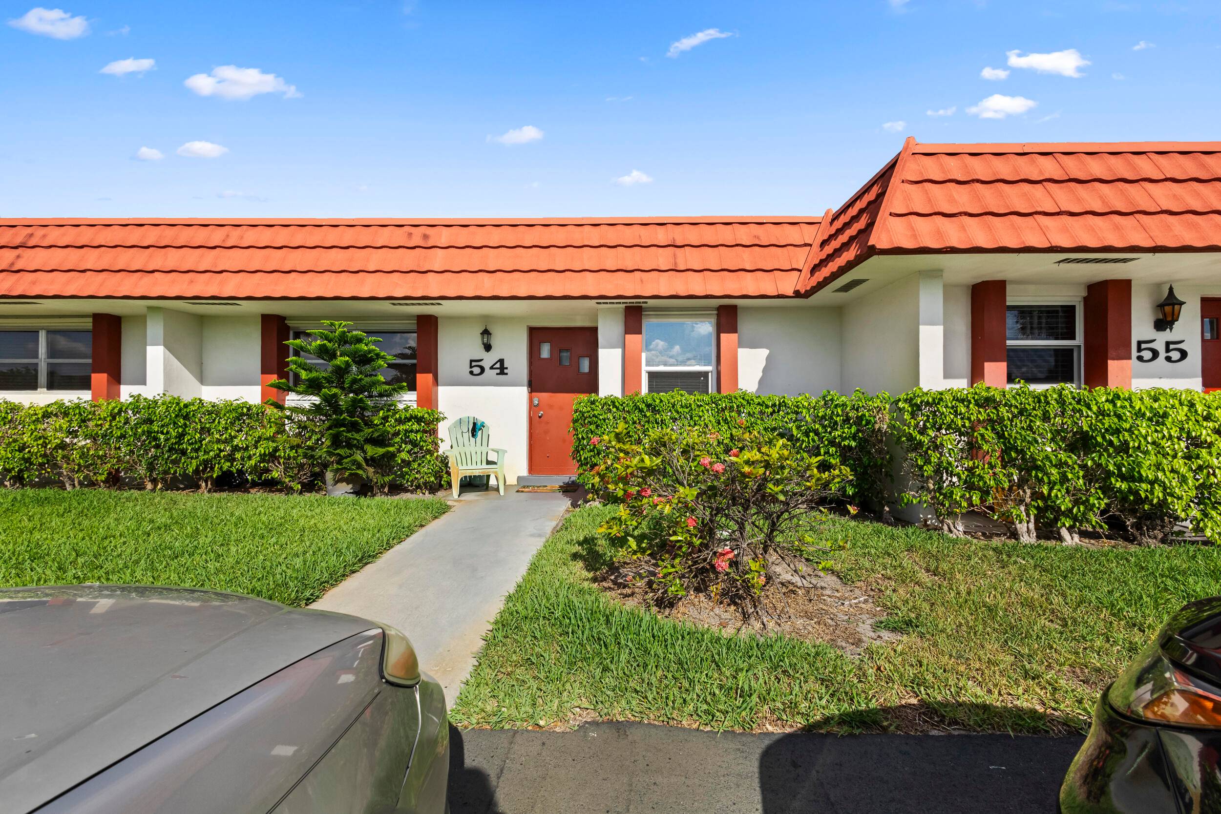 Move In Ready 2 Bed 2 Bath Villa in 55 CrestHaven !