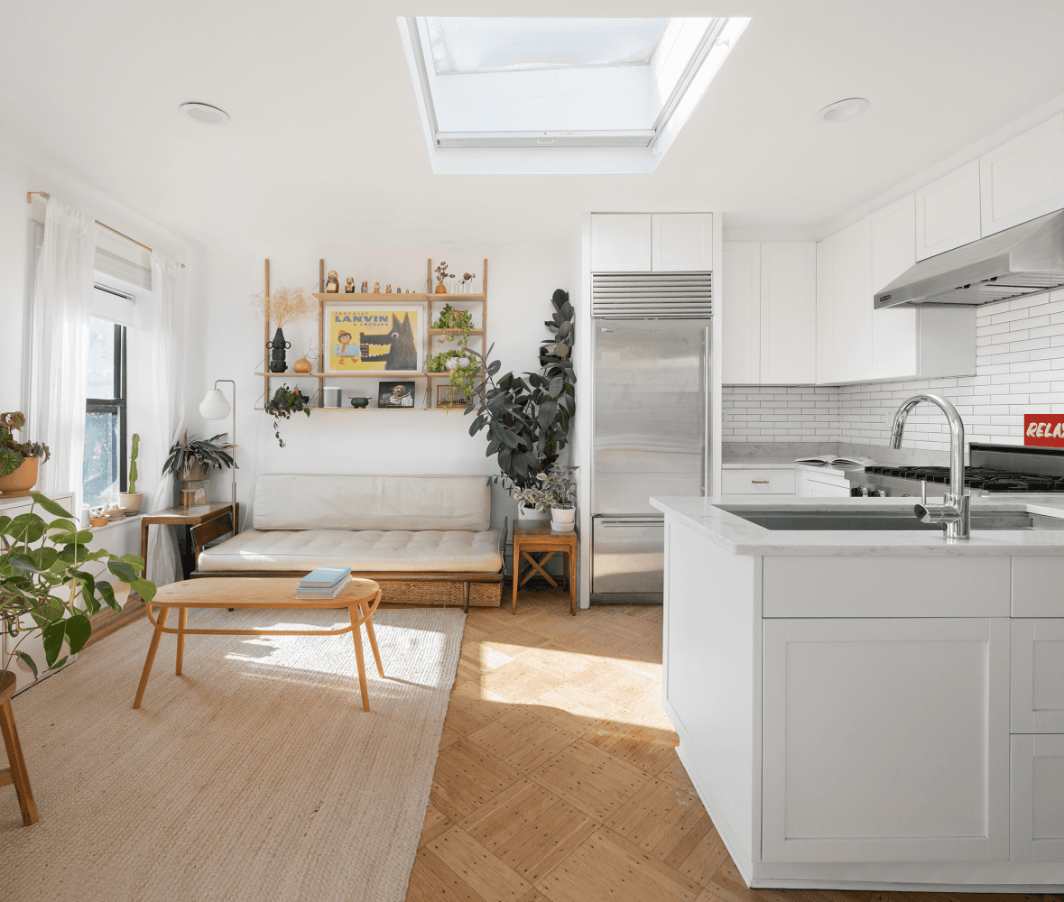 Streamlined design, smart layout, and private rooftop access !