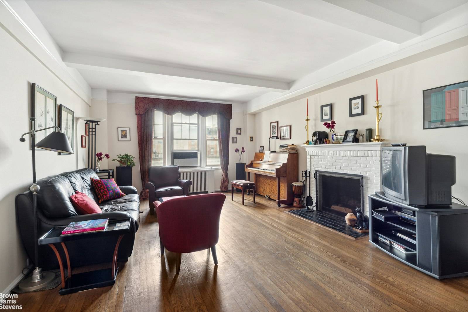 Located in one of only 4 prewar doorman condo buildings in Greenwich Village built by renowned architects Bing amp ; Bing, unit 5A exudes elegance amp ; charm in the ...