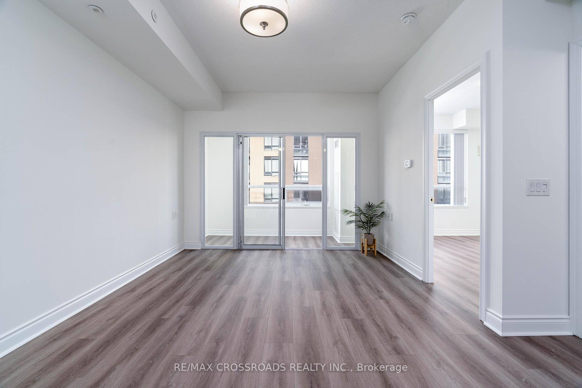 Rare Opportunity ! Bright and Spacious 1 Bedroom plus Solarium Unit at Mon Sheong Life Lease Private Residences 55 Only.