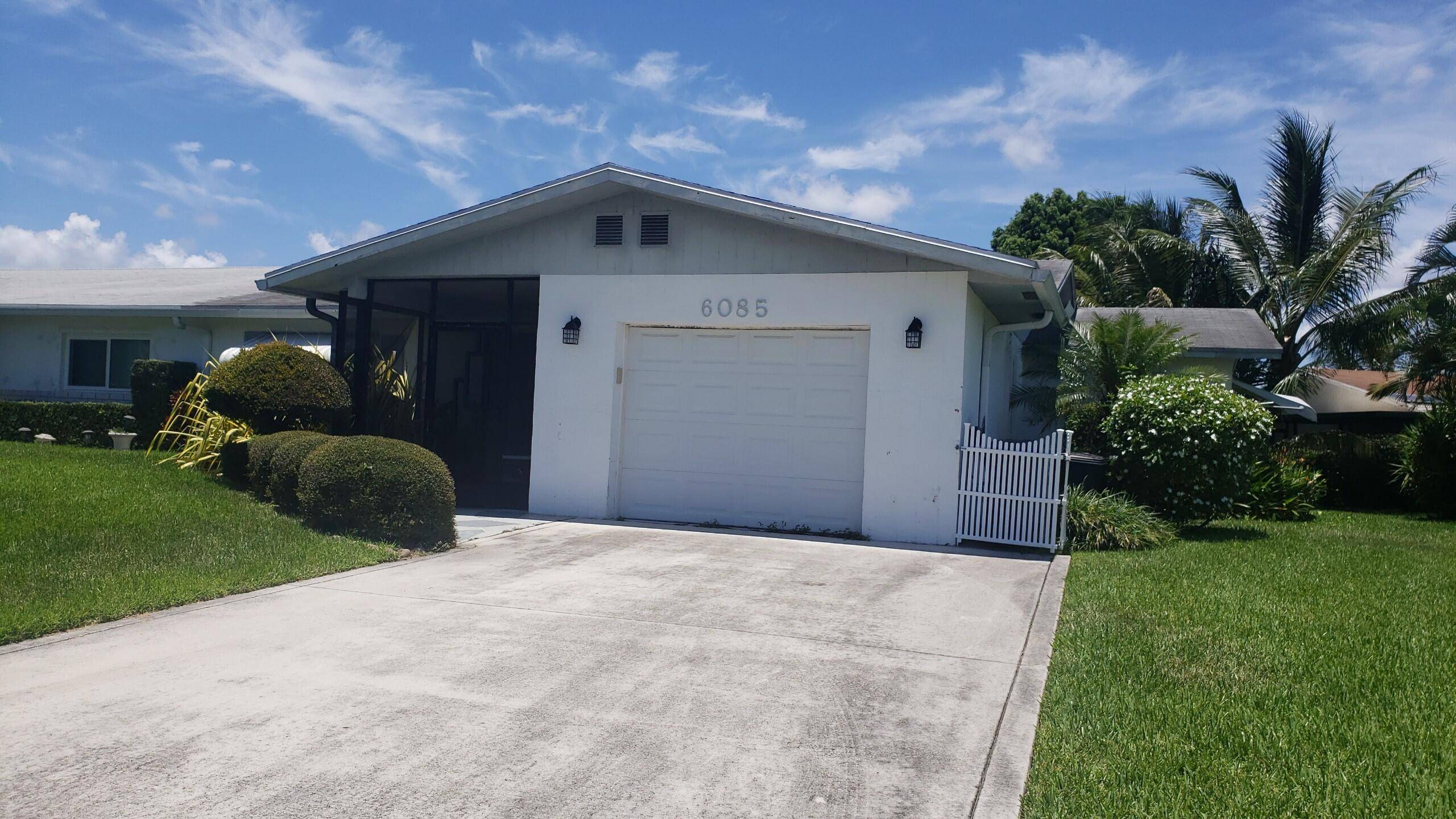 Best location ! Low HOA !