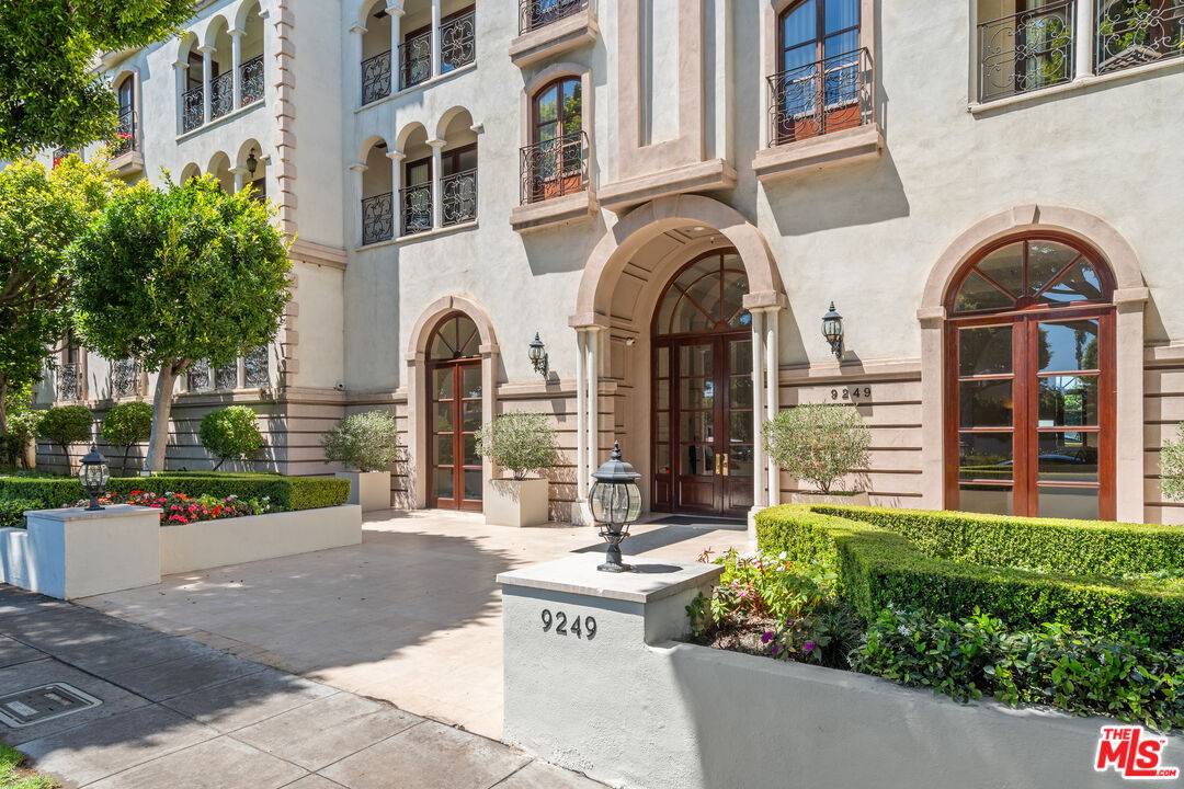 9249   Burton Way 2BR Beverly Hills Post Office | B.H.P.O. La