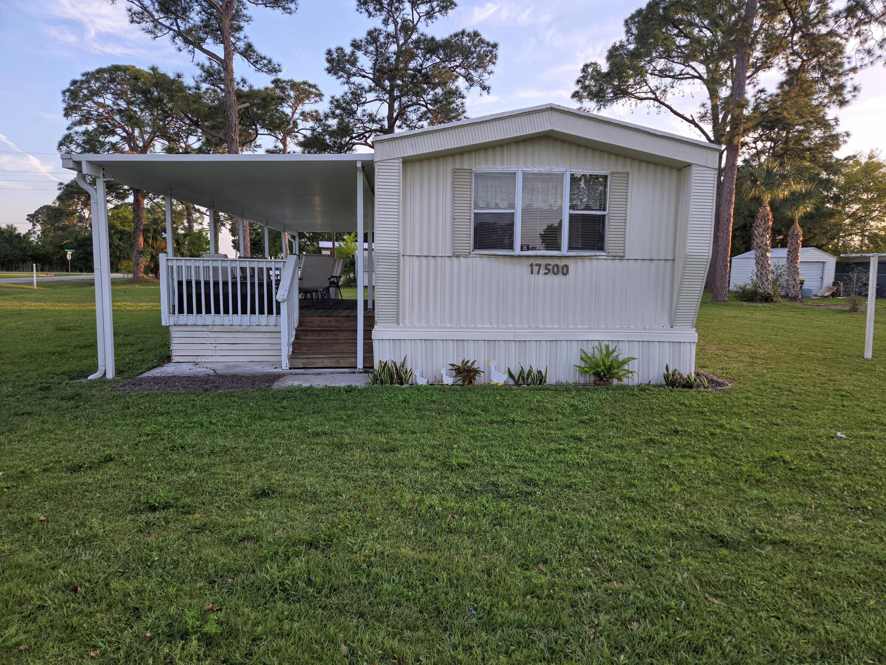 KISSIMMEE RIVER ESTATES This charming 2 bdrm 1 ba mobile home is situated on 3 lots and offers 730 living sq.