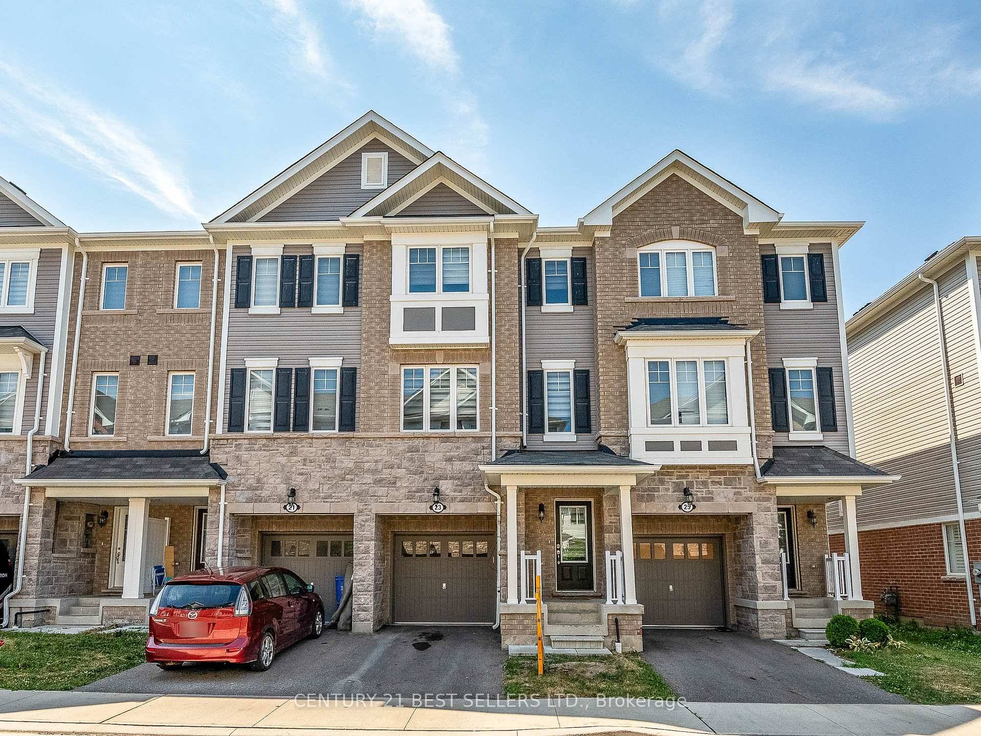 Beautiful amp ; Spacious Freehold Townhouse in Prime Location !
