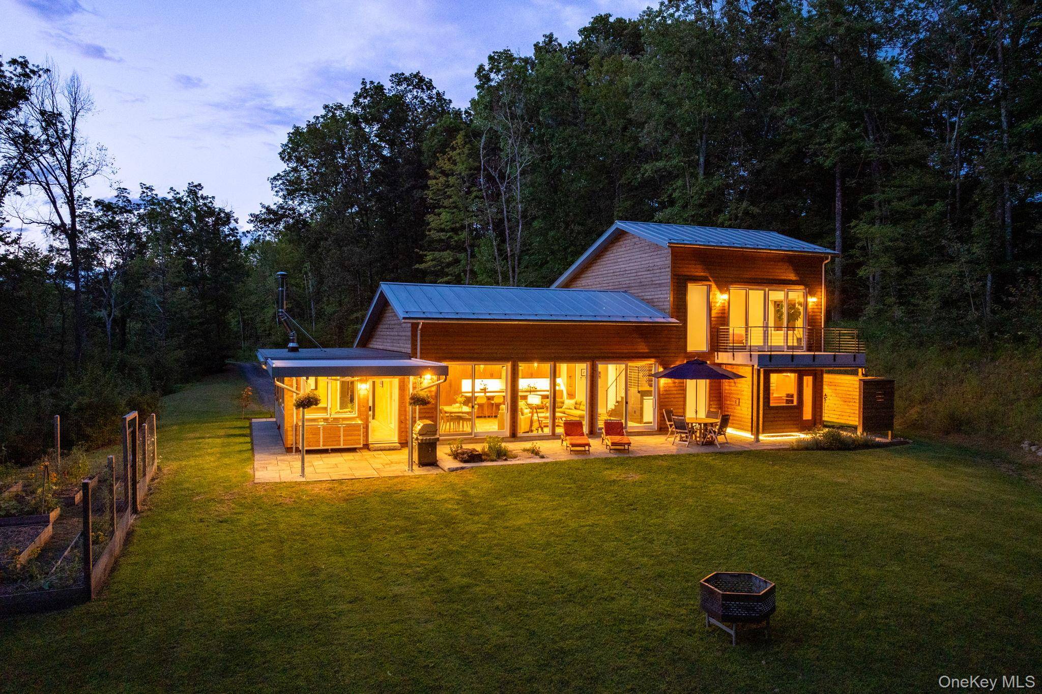 Built by true local artisans, this 2, 500 sq ft modern residence rests on 10 acres with a private walking path to the Coxing Kill creek.