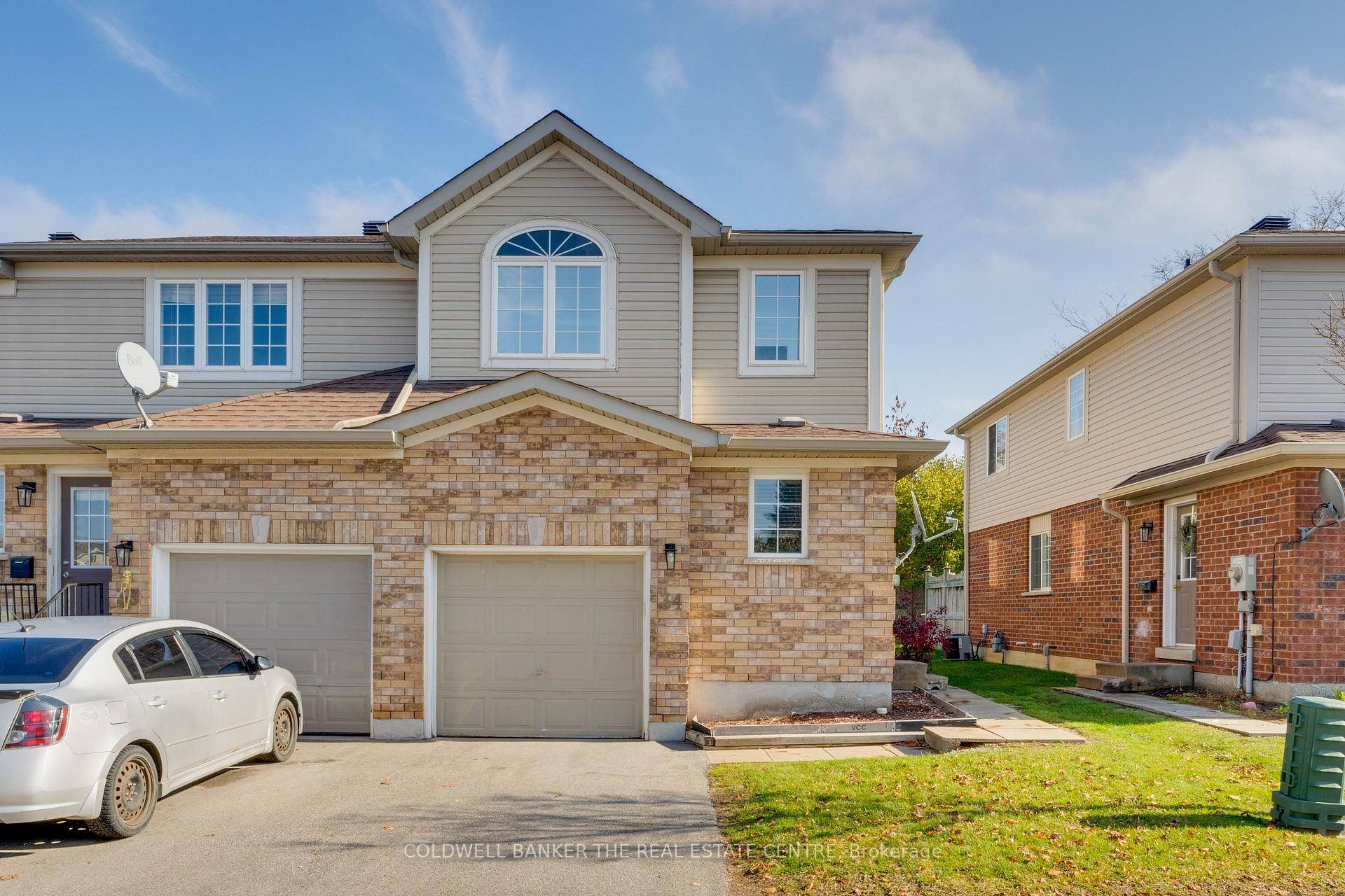 Welcome home to Mapleview Drive !