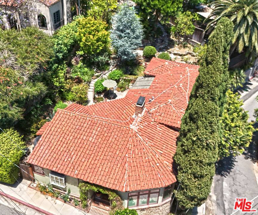 2228   Vista Del Mar Pl 2BR Hollywood Hills East La