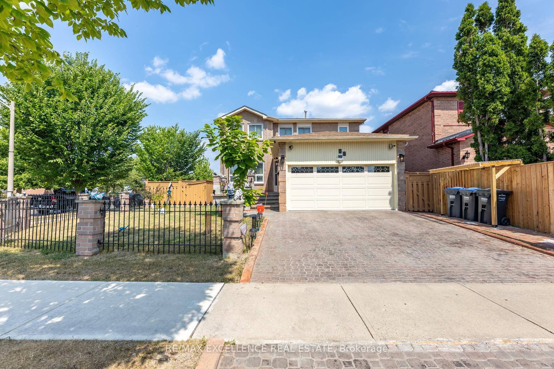 Welcome to this beautiful 4 bedroom detached home in the most desirable location of Williams Park.