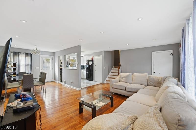 Welcome to this spacious and beautifully maintained bi level home located in the highly desirable neighborhood of Roselle !