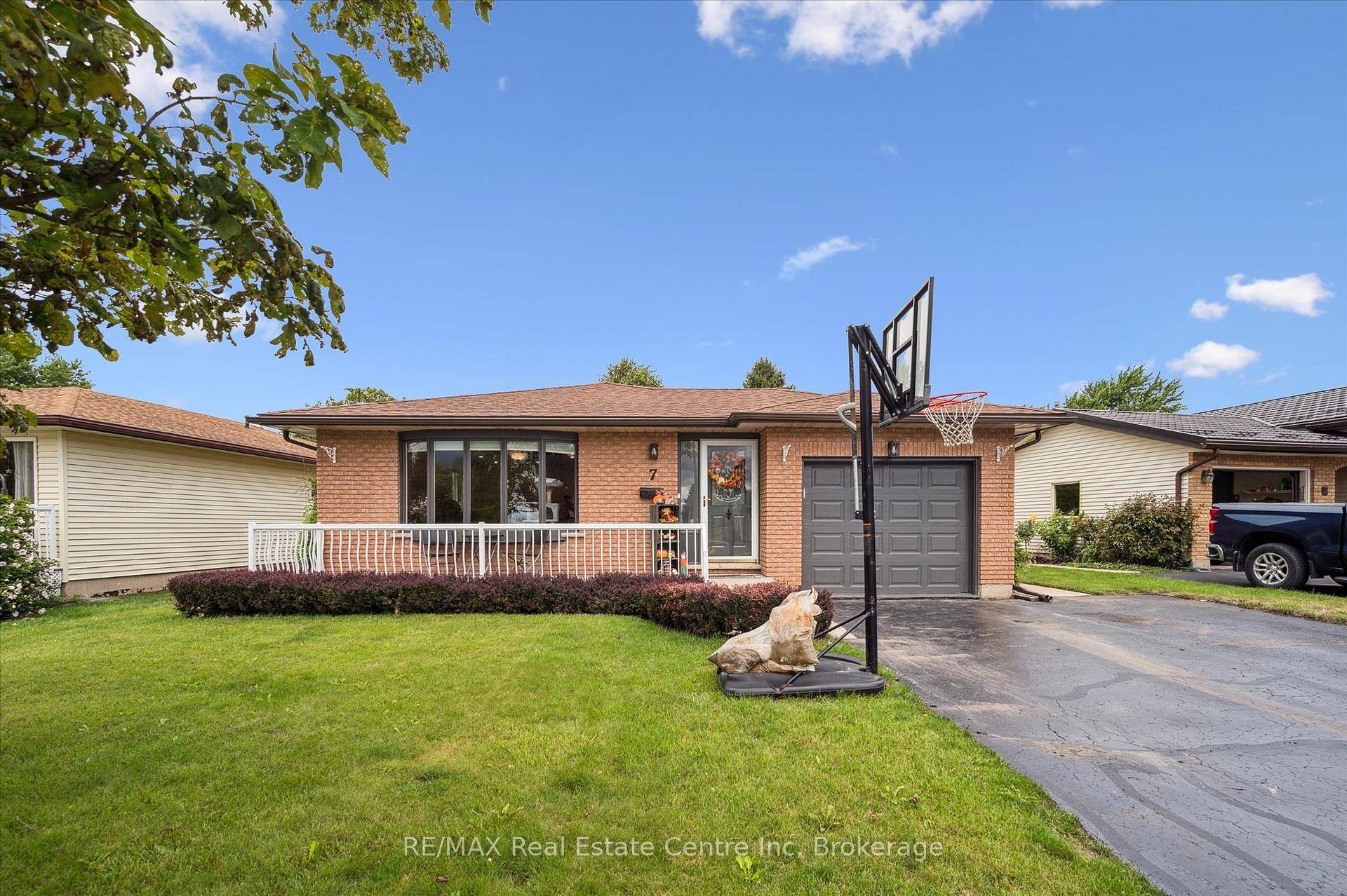 Absolutely Stunning four bedroom Bungalow in the growing town of Arthur !