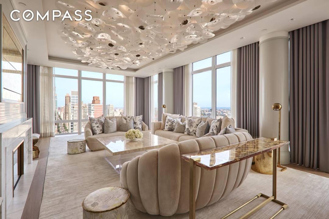 Penthouse 2 at The Charles is an extraordinary two story duplex spanning the 27th and 28th floors.