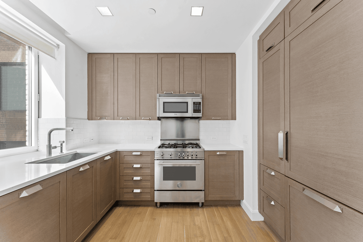 Welcome to 1212 Fifth Ave, a prestigious full service condo building located in the heart of the Upper East Side.