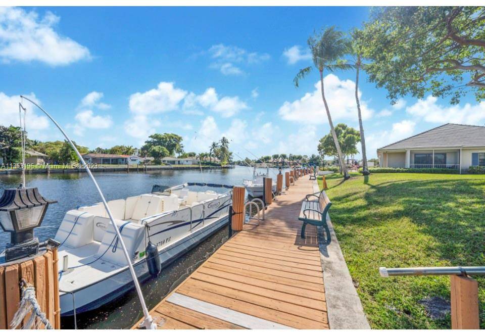 Water views ! Boaters paradise !
