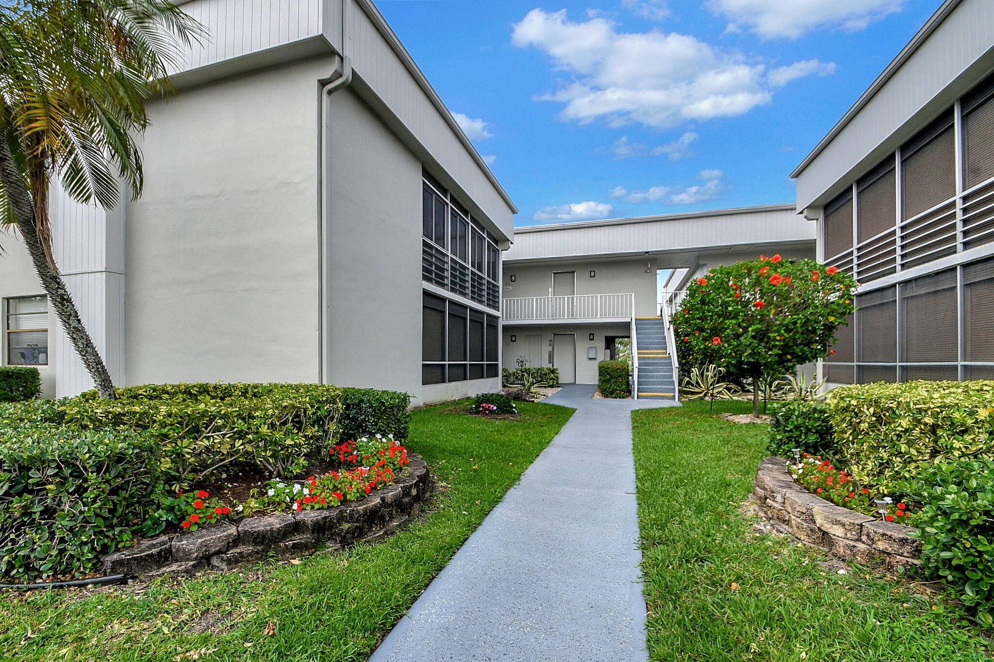 Come enjoy the Florida lifestyle in the gated active community of Kings Point in Delray Beach.