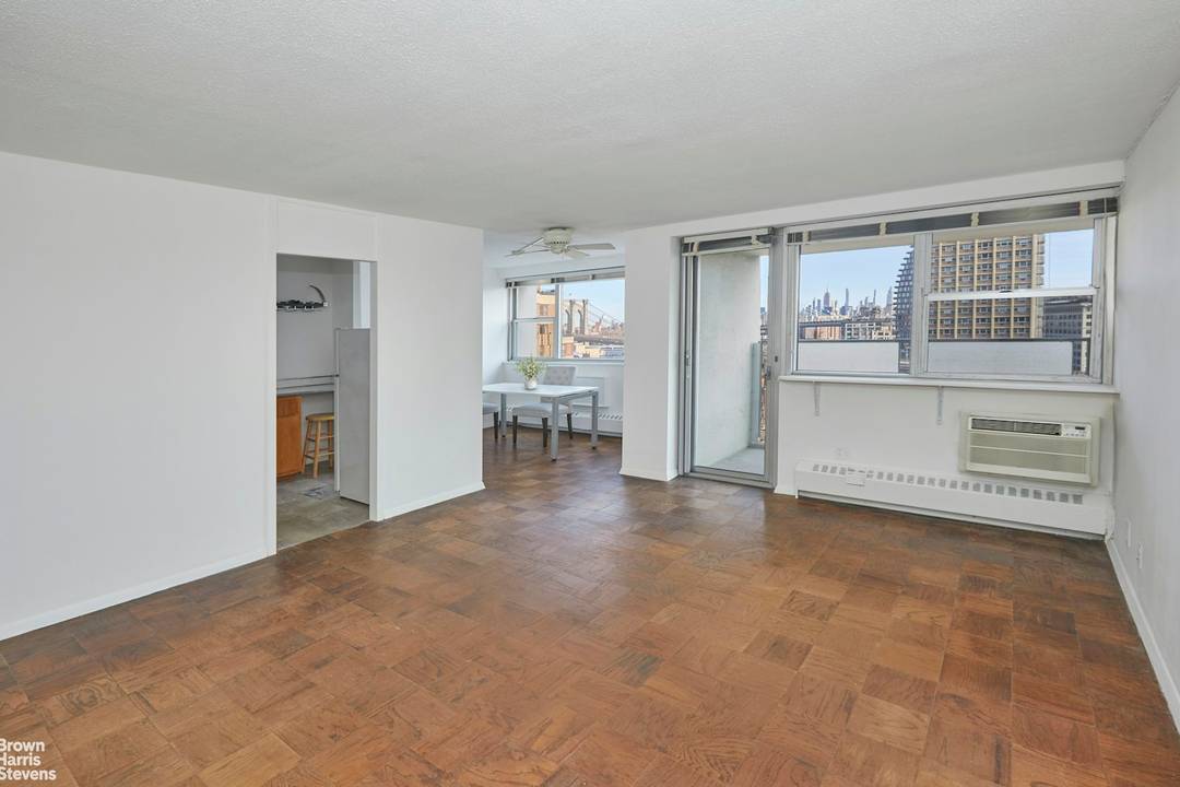 This charming alcove studio in Brooklyn Heights offers a unique blend of comfort and breathtaking views.