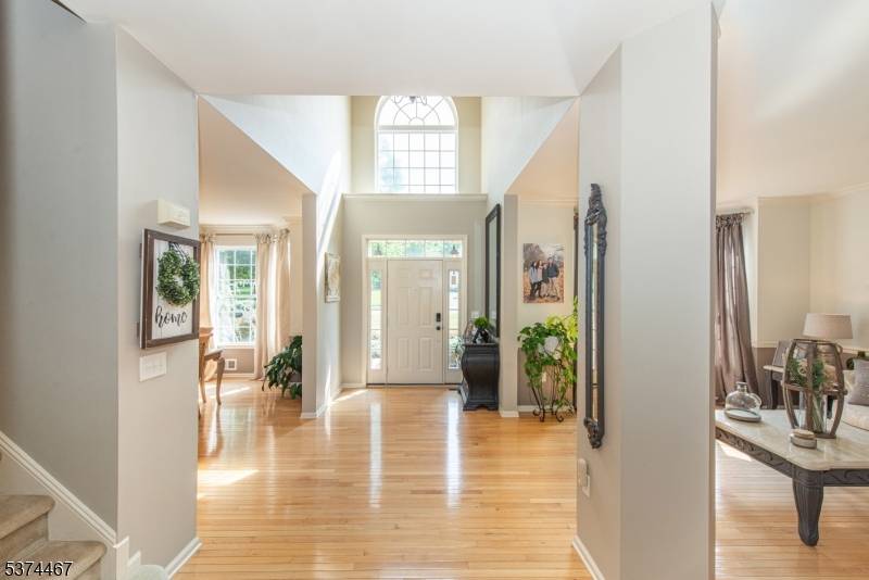 Welcome to this spectacular colonial home located in the highly desirable Oak Hill development.