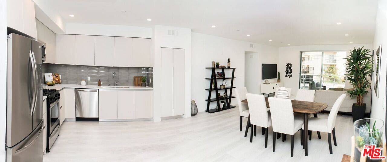 625 S BARRINGTON AVE 3BR Brentwood La