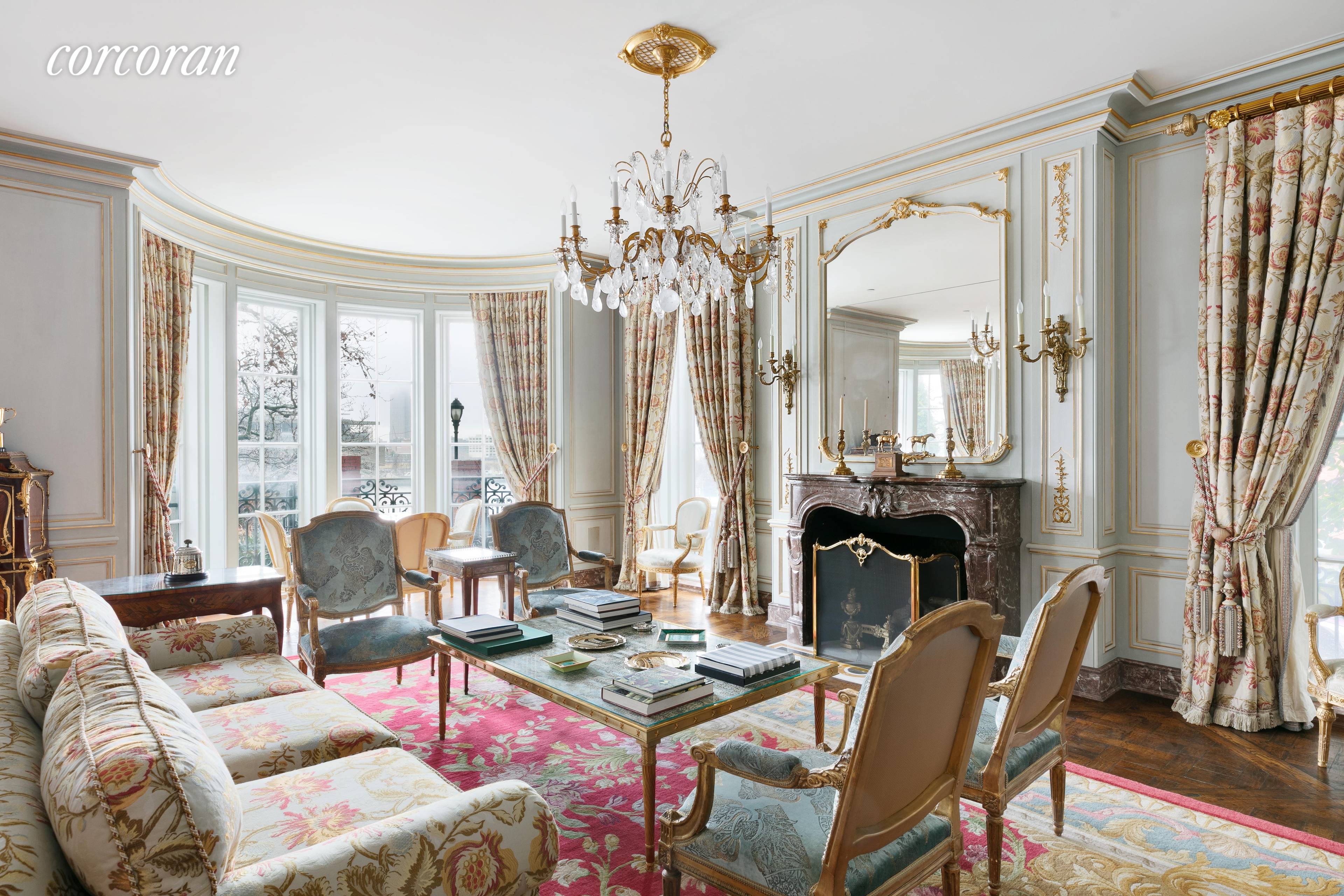 London in New York ! Pass through the stately front doors and into the unparalleled grandeur that is 7 Sutton Square.