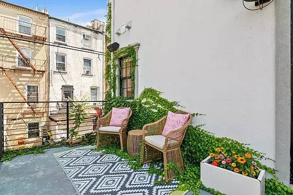 Please email us for inquiries Renovated Duplex with Private Garden, Roof Deck amp ; In Home Laundry Bushwick This bright and spacious 3 bed, 2.
