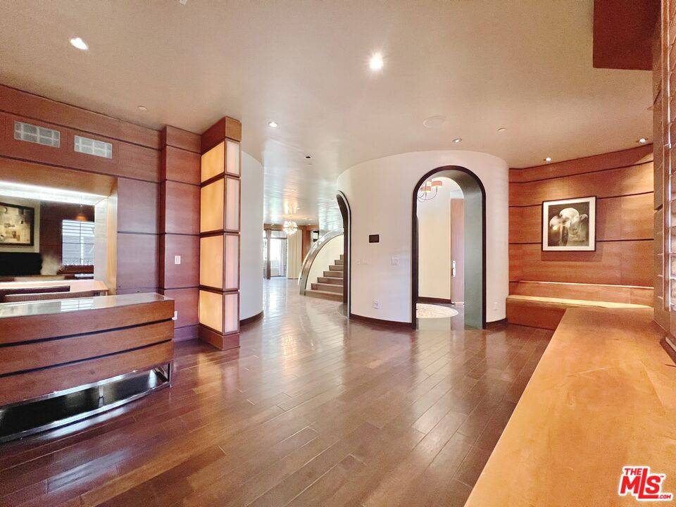 10305 ALMAYO AVE 3BR La