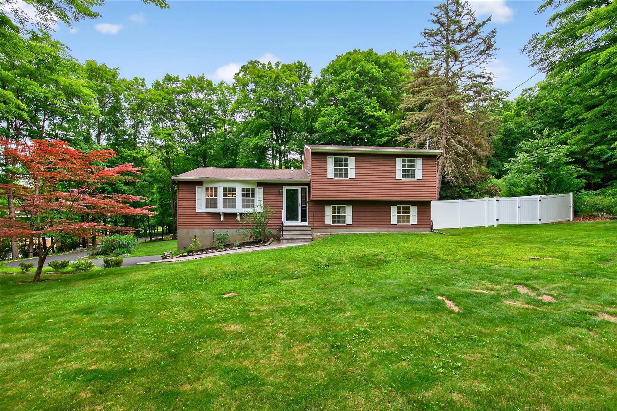 This charming split level home, located in the town of Cornwall, offers a blend of generous room sizes, a functional layout, and an excellent location.