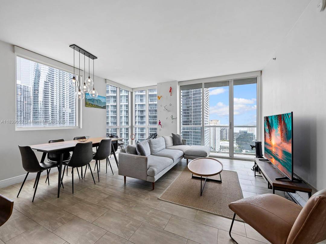 Rare and spacious, 01 line, 3 bedroom, 3 FULL bathroom, corner unit in 500 Brickell's East Tower.
