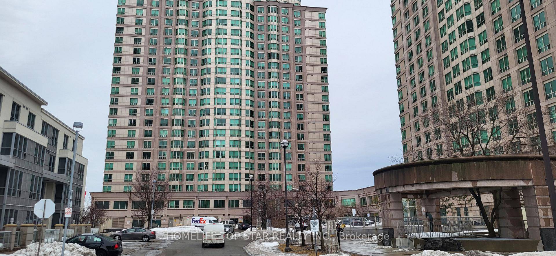 Well maintained Bright amp ; Spacious 1 1 Bedroom corner unit Conveniently located near Scarborough town centre.