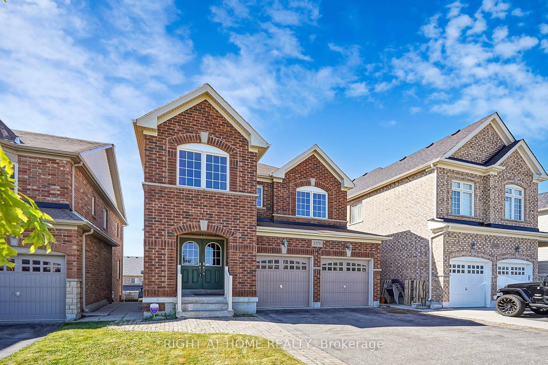 Beautifully Maintained 4 1 Bedroom, 4 Bath Detached Home in Oshawa Desirable Taunton Community.