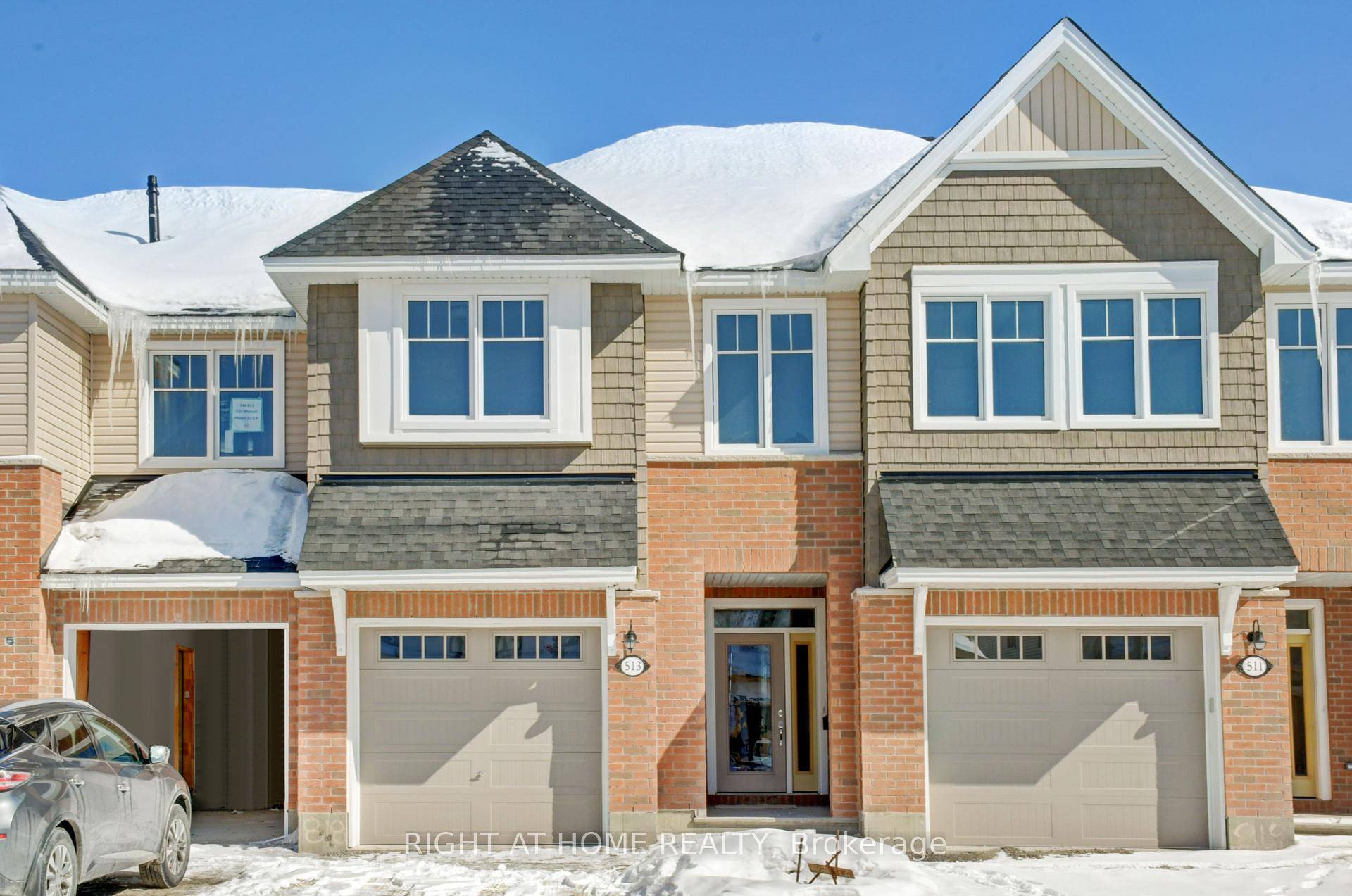 3 year old stunning 3 bedroom open concept home located at Findlay Creek.