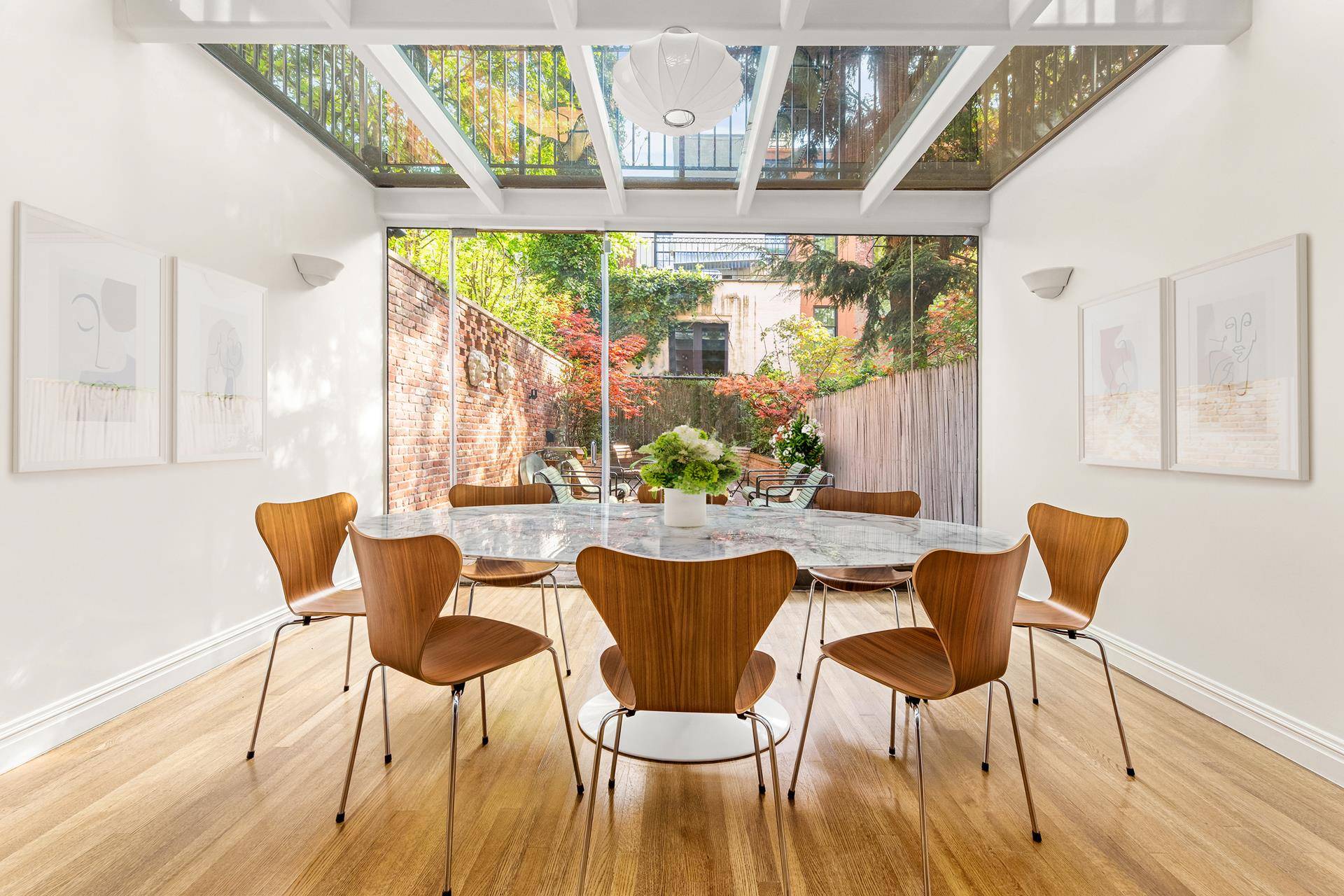 128 East 92nd Street is a newly renovated townhouse nestled on a desirable tree lined block in Carnegie Hill, just off of Park Avenue.