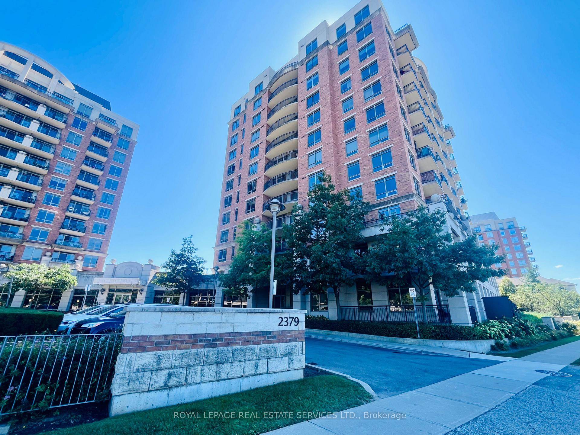 Well Maintained 2 Bedroom Condo in Oakville's sought after community of River Oak.