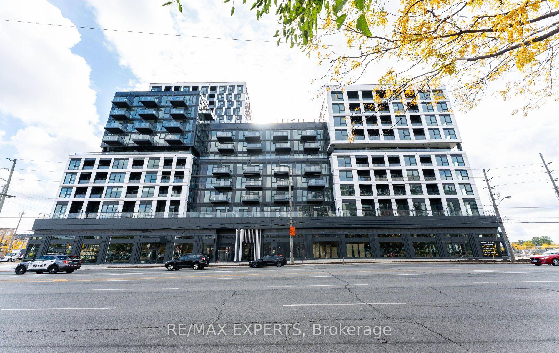 Welcome to Luxury Living in Etobicoke's Most Desirable Neighbourhood.