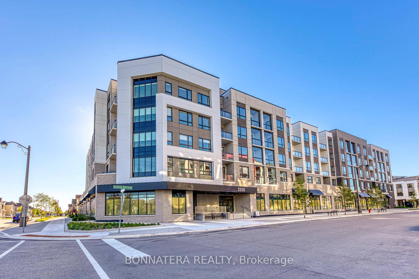 Stunning one bedroom condo at Carding House, in the heart of Oakville's Preserve Community.